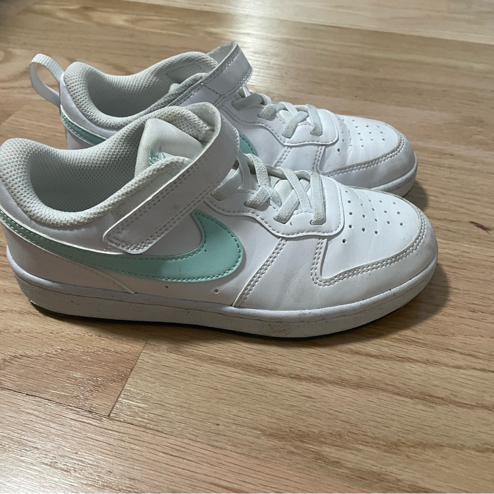 Nike Kids White and Mint Sneakers